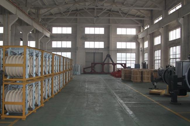 Câble hydraulique ficelant l'équipement 1