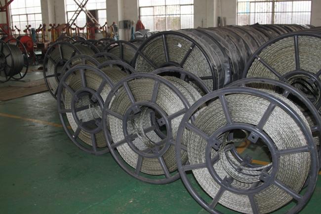 Câble hydraulique ficelant l'équipement 4